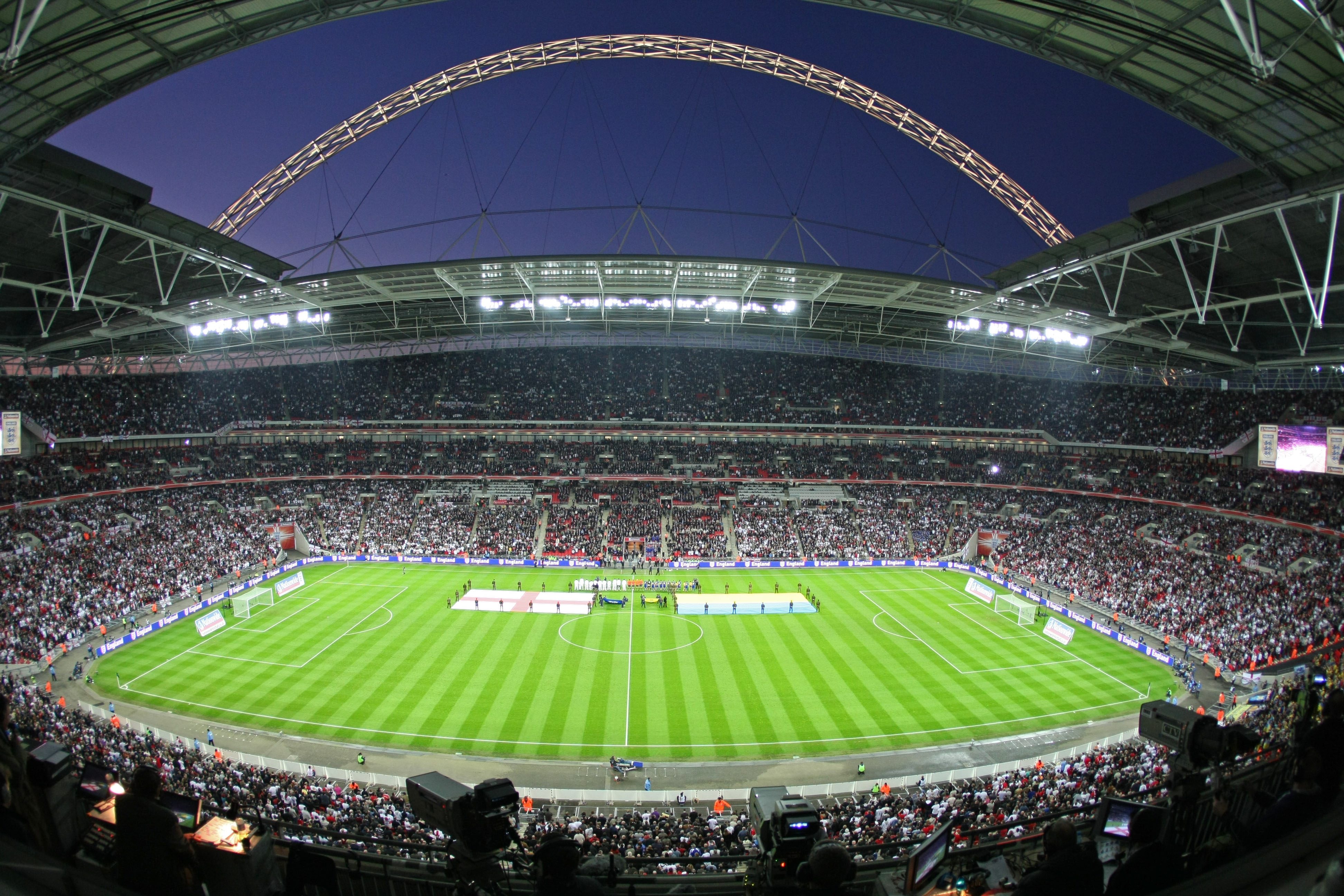 Soccer arena. Стадион «Уэмбли»,Англия. Стадион Арена Уэмбли. Стадион Уэмбли в Лондоне Арсенал. Уэмбли стадион новый.